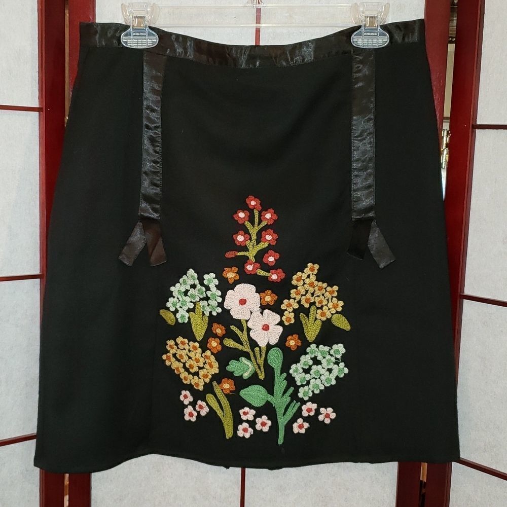 Persaman NY Black Floral Wool Mini Skirt